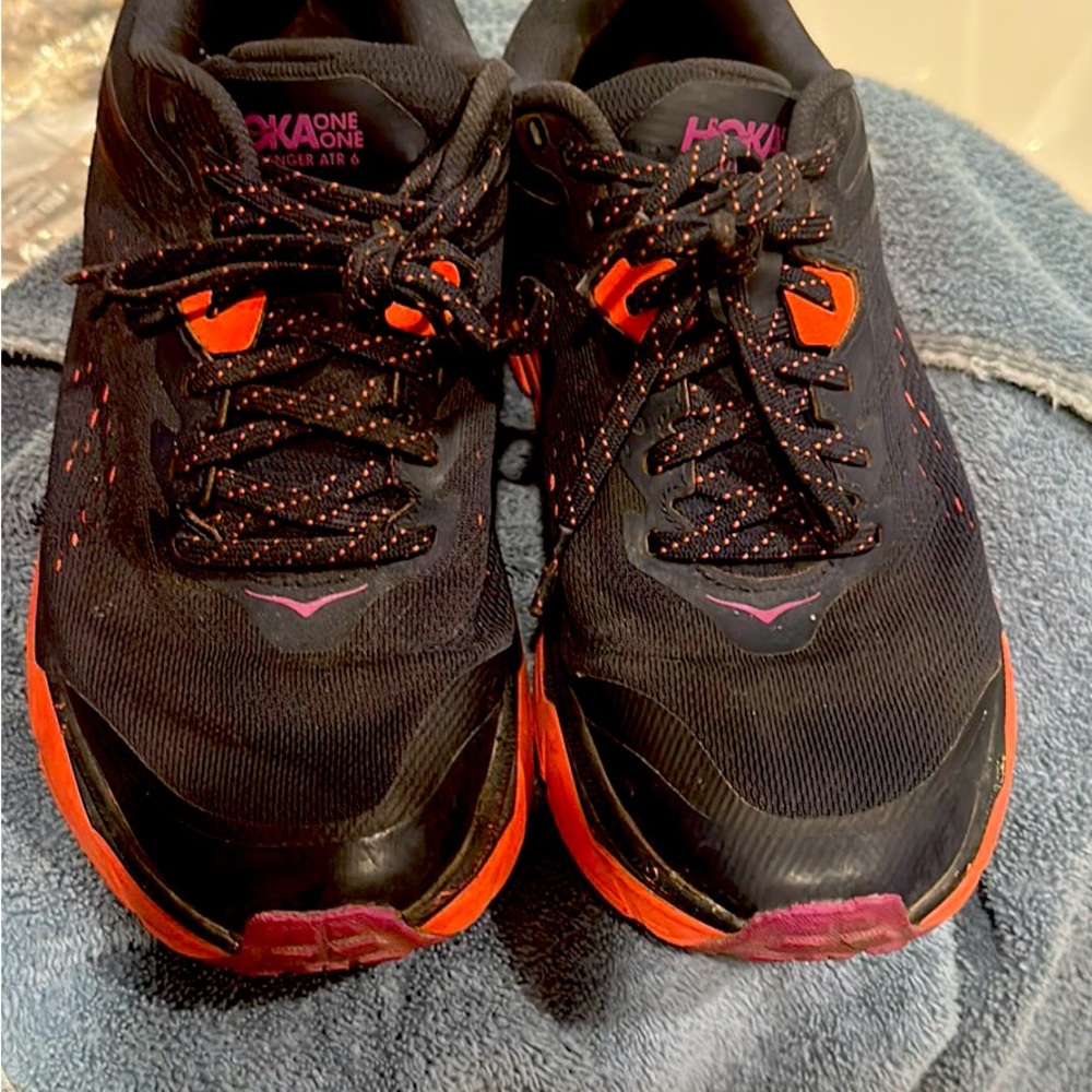 I bought a new pair and they need a new home
